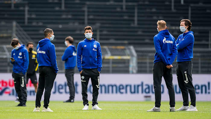 Schalke players prior to their match vs. Dortmund